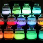 photoluminescent europe, barevné svítivé pigmenty