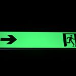 fotoluminiscenční bezpečnostní značení photoluminescent exit signs