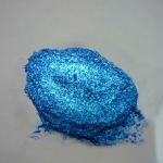 modrý metalický pigment z hliníku